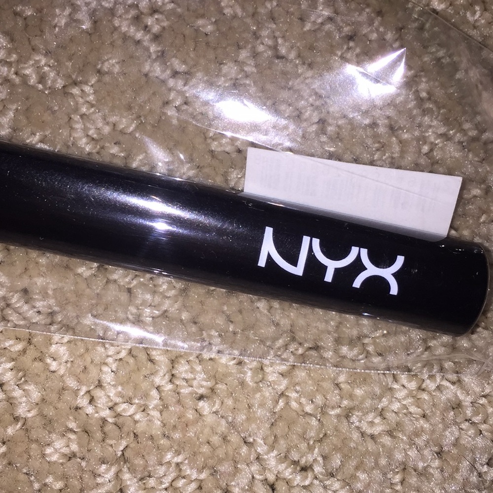 NYX highlight or bronzer brush - Picture 3 of 4